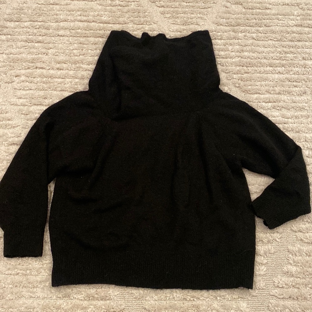 ⭐️ BOGO ⭐️  - H&M Black Sweater Sz L